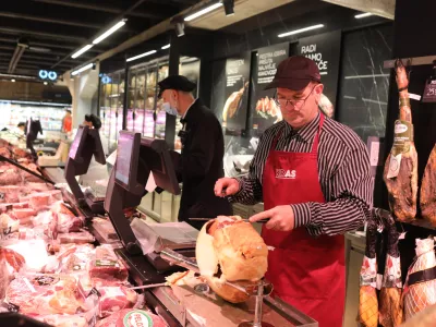 - velikonočna &scaron;unka -&nbsp;- 15.04.2022 &ndash; Maximarket - trgovina Mercator MAXI, Trg republike 1 v Ljubljani&nbsp;//FOTO: Bojan Velikonja