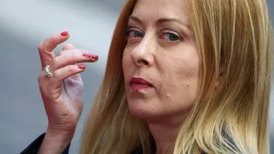 Italian Prime Minister Giorgia Meloni waits for the arrival of French President Emmanuel Macron, at Palazzo Chigi, in Rome, Italy, June 3, 2025. REUTERS/Guglielmo Mangiapane