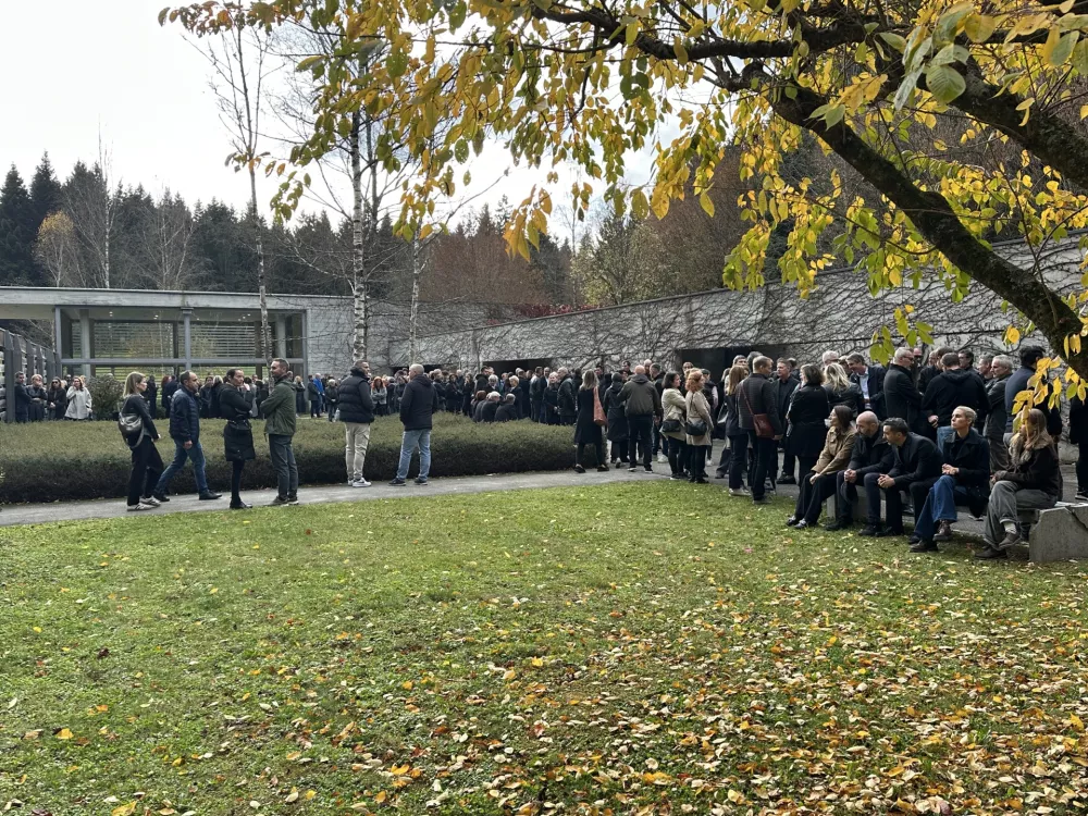 Novo mesto, Pokopalisce Srebrnice.Pogreb 48-letnega Alesa Sutarja, ki je umrl po sobotnem napadu.