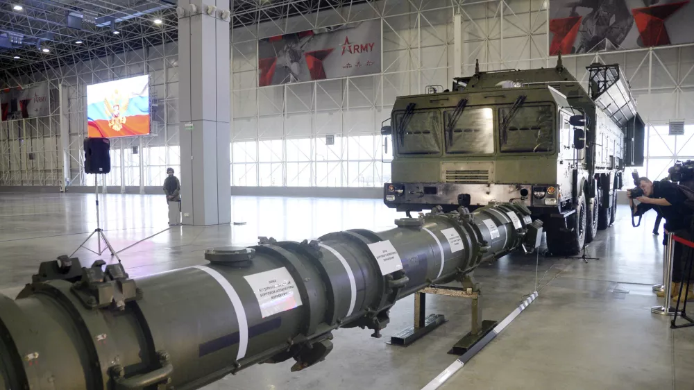 Russia's new land-based cruise missile 9M729 (front) and a self-propelled vehicle used as its launch pad are shown to the press at the Patriot military theme park outside Moscow on Jan. 23, 2019. (Kyodo)==Kyodo,Image: 410275670, License: Rights-managed, Restrictions:, Model Release: no
