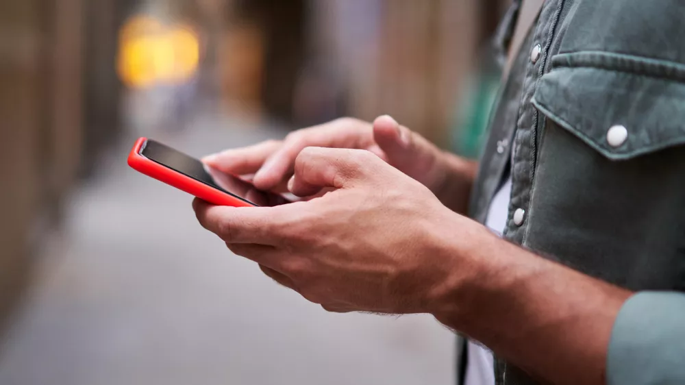 Za zdaj prislu&scaron;kovanje ne bo obvezno. / Foto: iStock