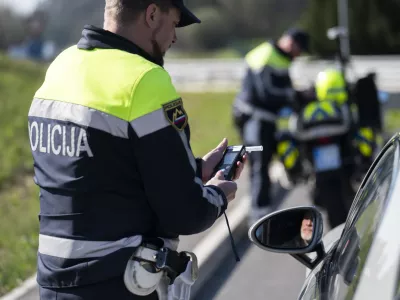 prometni nadzorpolicija - simbolična fotografijaprometna policijavarnost v prometupolicija na motorjihmotoristična policijaprehitri voznikiavtocestna policijaalkotestalkohol v prometu08.04.2025 Policijski nadzor, počivali&scaron;če PovodjeFOTO: Nik Erik Neubauer