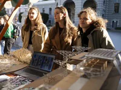 &scaron;tudenti01.10.2025 - tradicionalni Pozdrav brucem, ki ga pripravlja Univerza v Ljubljani skupaj s &Scaron;tudentskim svetom Univerze v LjubljaniFOTO: Nik Erik Neubauer