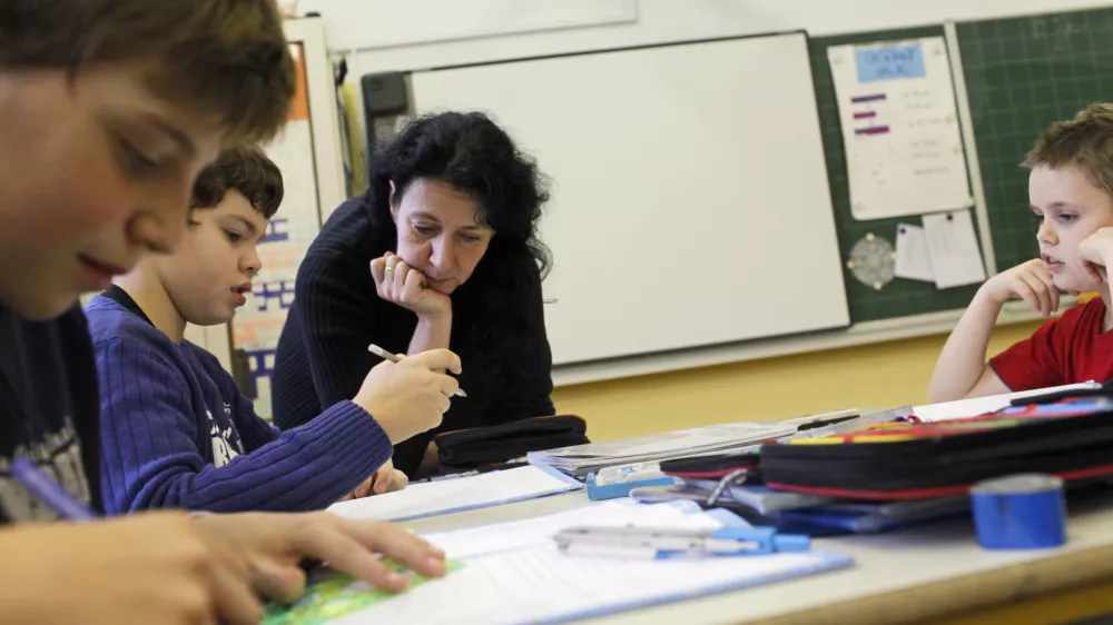 - &scaron;olstvo - osnovno&scaron;olci - učenci - pouk - - Osnovna &scaron;ola Ledina, Komenskega ulica 19 //FOTO: Luka Cjuha