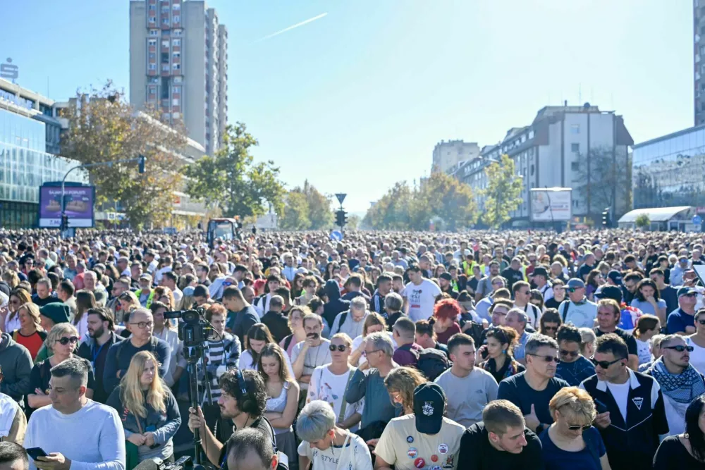Protestni shod ob prvi obletnici nesreče na novosadski železni&scaron;ki postaji. Novi Sad, 1. nov 2025Foto: Nik Erik Neubauer