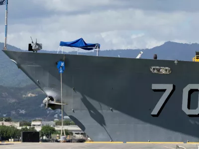 The U.S. Navy guided-missile cruiser USS Lake Erie (CG-70) is docked at the port of Ponce, Puerto Rico, October 30, 2025. REUTERS/Ricardo Arduengo
