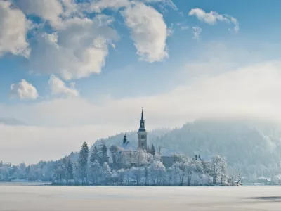 Morda bo letos Blejsko jezero spet zmrznilo.