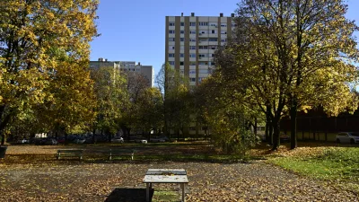 Prebivalci &Scaron;tepanjskega naselja proti cesti