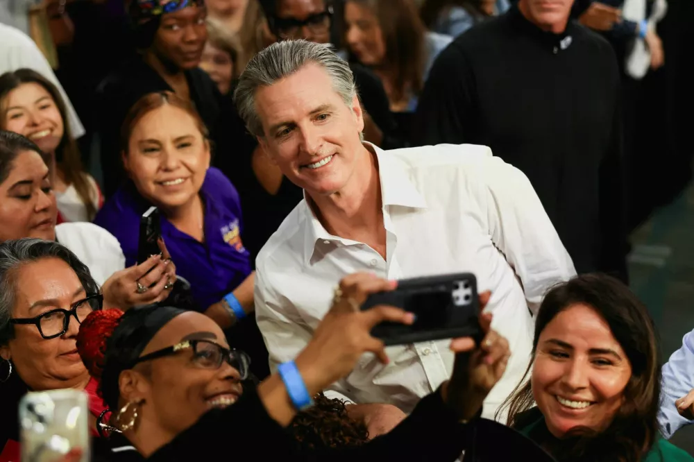 California Governor Gavin Newsom poses with supporters during a rally in support of a "Yes" vote on Proposition 50, a congressional redistricting measure in the November 4 special election, at the Los Angeles Convention Center in Los Angeles, California, U.S., November 1, 2025. REUTERS/David Swanson