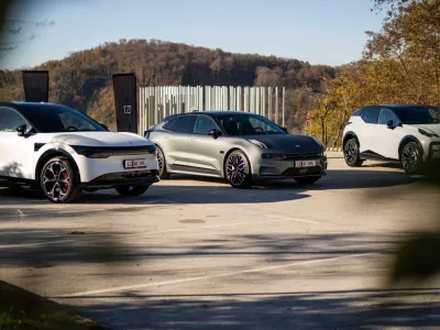 Zeekr se v Sloveniji predstavlja s tremi avtomobili, od leve so to 7X, 001 in X. / Foto: Zeekr