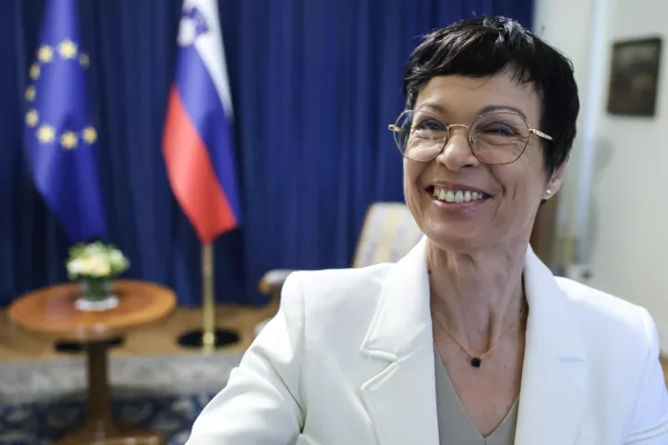 Marta Kos- 21.07.2025 - predsednik vlade Robert Golob bo sprejel evropsko komisarko za &scaron;iritev Marto Kos, s katero bosta govorila o predlogu Evropske komisije glede večletnega finančnega okvira EU 2028-2034, krepitvi konkurenčnosti ter stanju &scaron;iritvenega procesa EU//FOTO: Jaka Gasar