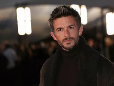 FILE PHOTO: Jonathan Bailey arrives for the Burberry SS26 catwalk show during London Fashion Week in London, Britain, September 22, 2025. REUTERS/Katie Collins/File Photo