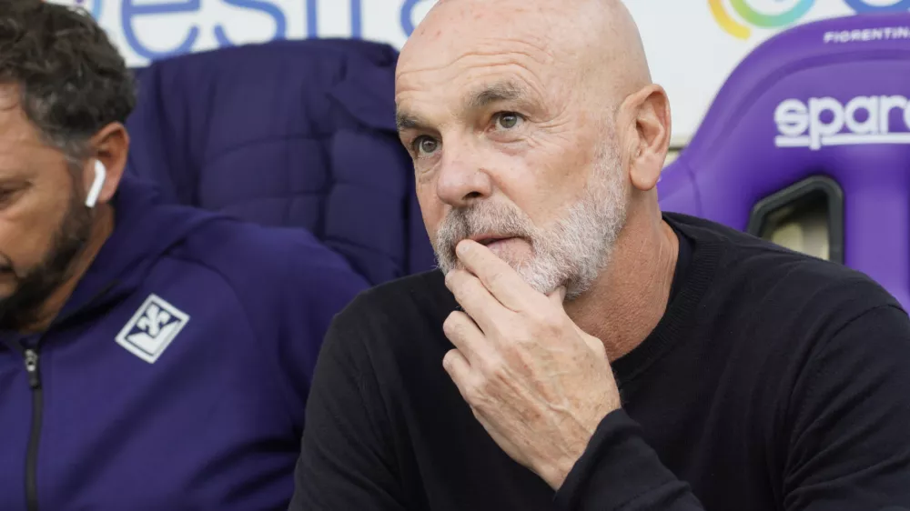 Fiorentina's head coach Stefano Pioli gestures during the Serie A soccer match between Fiorentina and Lecce at the Artemio Franchi stadium in Florence, center of Italy, Sunday, Nov. 2, 2025. (Marco Bucco/LaPresse via AP)