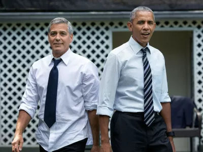 George Clooney se rad ukvarja z ameri&scaron;ko visoko politiko. Na sliki iz leta 2016 je z biv&scaron;im predsednikom Barackom Obamo