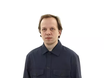 Miha TurkZA ONLINE - Redakcija Dnevnik 2024 - portreti za komentarje in kolumne - kolumnisti - komentatorji &ndash; novinarji - portret //FOTO: Luka Cjuha