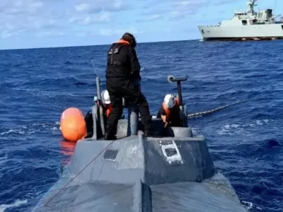 Portugalske oblasti so novembra 2025 na narko podmornici zasegle 1,7 tone kokaina. 