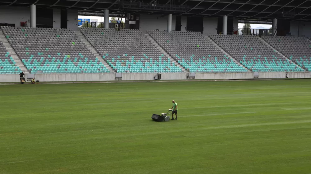 stadion stožice nova zelenica, igralna pivr&scaron;ina, foto luka cjuha