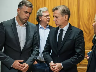 Novo mesto, Rotovz.Predsednik vlade Robert Golob se je danes sestal z zupanom Novega mesta Gregorjem Macedonijem in drugimi predstavniki jugovzhodnih obcin.