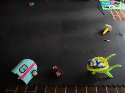 simbolična fotografija, otro&scaron;ke igrače, otro&scaron;tvo, otroci, zloraba otrok.- 14.12.2022 &ndash; Ankaran - Nastanitveni center za ukrajinske begunce Debeli rtič - Begunski otroci iz Ukrajine v Sloveniji &ndash; begunci - //FOTO: Bojan VelikonjaOPOMBA: REPORTAŽA ZA NEDELJSKI 2022