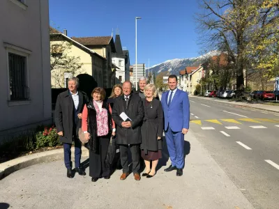 župani zgornje Gorenjske, od leve proti desni Ciril Globočnik (Radovljica), Eva &Scaron;travs Podlogar (direktorica razvojne agencije), Vera Djurić Drozdek (direktorica jeseni&scaron;ke občinske upave), Leopold Pogačar (Žirovnica), Jože Sodja (Bohinj), Henrika Zupan (Kranjska Gora), Anton Mežan (Bled)