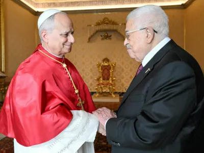 Pope Leo XIV meets Palestinian Authority President Mahmoud Abbas at the Vatican, November 6, 2025.  Simone Risoluti/Vatican Media/&shy;Handout via REUTERS  ATTENTION EDITORS - THIS IMAGE WAS PROVIDED BY A THIRD PARTY.   TPX IMAGES OF THE DAY