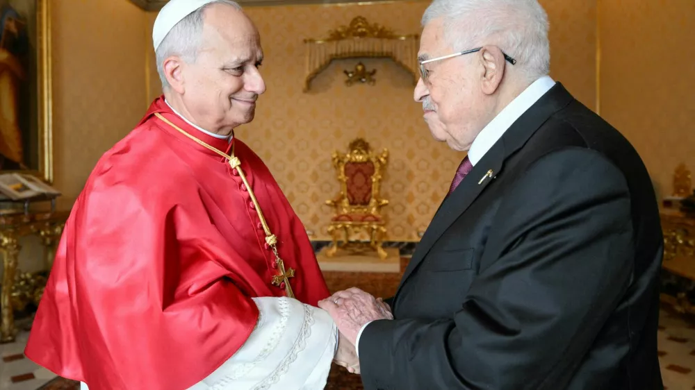 Pope Leo XIV meets Palestinian Authority President Mahmoud Abbas at the Vatican, November 6, 2025.  Simone Risoluti/Vatican Media/&shy;Handout via REUTERS  ATTENTION EDITORS - THIS IMAGE WAS PROVIDED BY A THIRD PARTY.   TPX IMAGES OF THE DAY