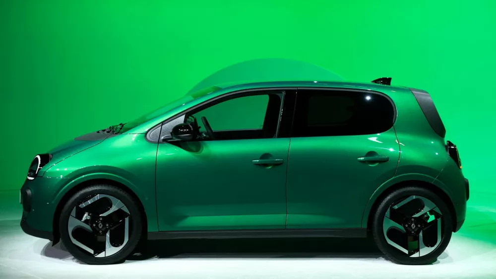 The new Renault Twingo E-Tech electric car is unveiled during a media preview presentation in Ivry-sur-Seine near Paris, France, October 31, 2025. REUTERS/Gonzalo Fuentes