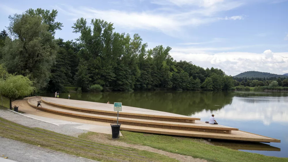 - 26.07.2018 - Kose&scaron;ki bajer - prenovljena lesena plo&scaron;čad -  //FOTO: Matjaž Ru&scaron;t