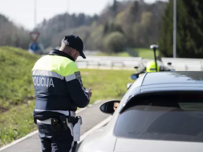 prometni nadzorpolicija - simbolična fotografijaprometna policijavarnost v prometupolicija na motorjihmotoristična policijaprehitri voznikiavtocestna policijaalkotestalkohol v prometu08.04.2025 Policijski nadzor, počivali&scaron;če PovodjeFOTO: Nik Erik Neubauer