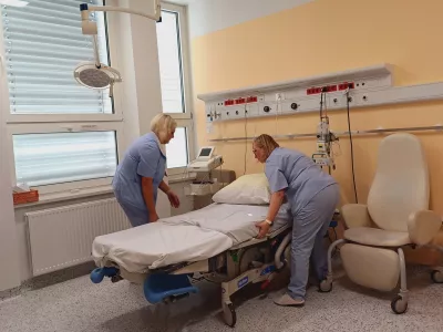 Sedem desetletij kranjske porodni&scaron;nice