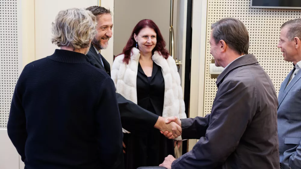 Ljubljana, ESS.Seja Ekonomsko-socialnega sveta, na kateri so med drugim obravnavali potek sanacije po poplavah in zemeljskih plazovih v avgustu 2023, predlog zakona o postopnem zapiranju Premogovnika Velenje, izhodisca za pripravo predloga zakona o udelezbi delavcev pri dobicku ter predlog spremembe zakona o odpravljanju posledic dela z azbestom.