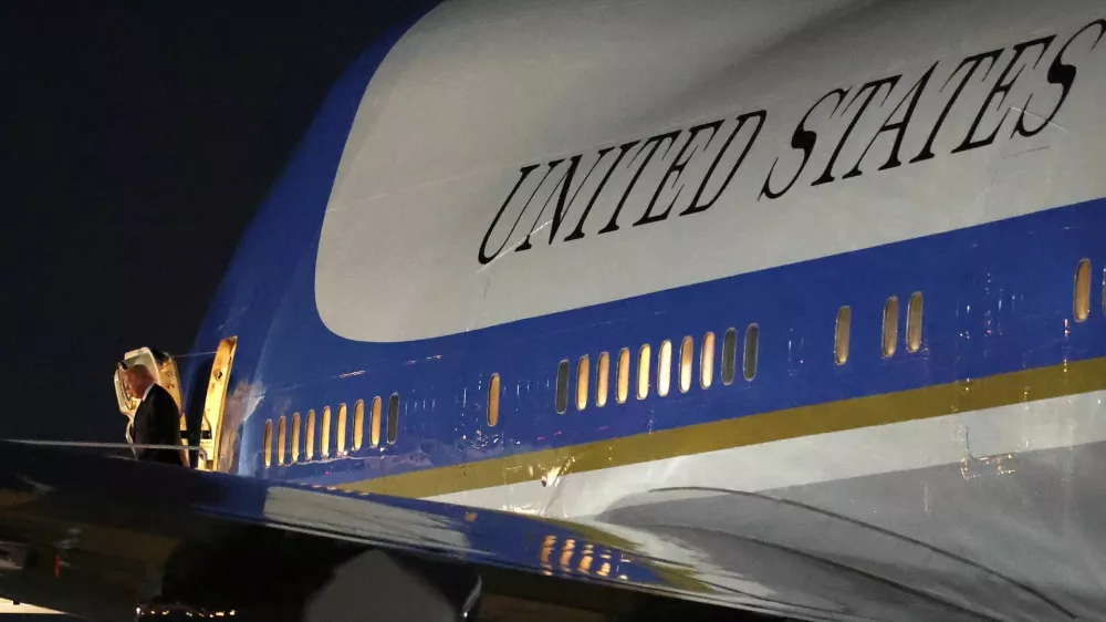 U.S. President Donald Trump steps from Air Force One upon his return to Washington at Joint Base Andrews in Maryland, U.S., November 5, 2025. REUTERS/Kevin Lamarque