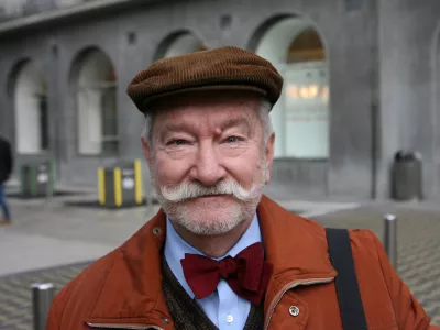 anketiranec &scaron;t. 2. - Črt &Scaron;kodlar, režiser- anketa o zasteklitvi arkadnih hodnikov ob Slovenski cesti v Ljubljani -//FOTO: Tomaž Skale