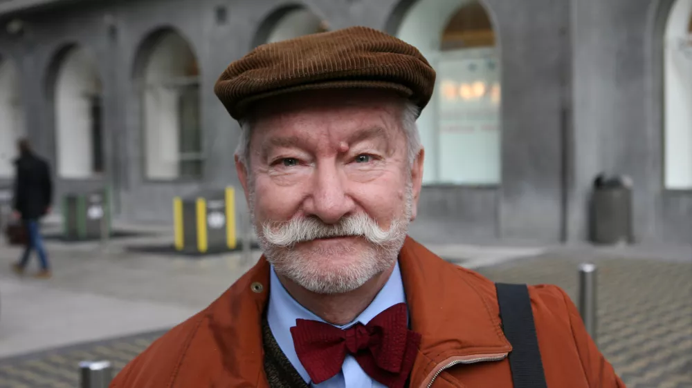 anketiranec &scaron;t. 2. - Črt &Scaron;kodlar, režiser- anketa o zasteklitvi arkadnih hodnikov ob Slovenski cesti v Ljubljani -//FOTO: Tomaž Skale