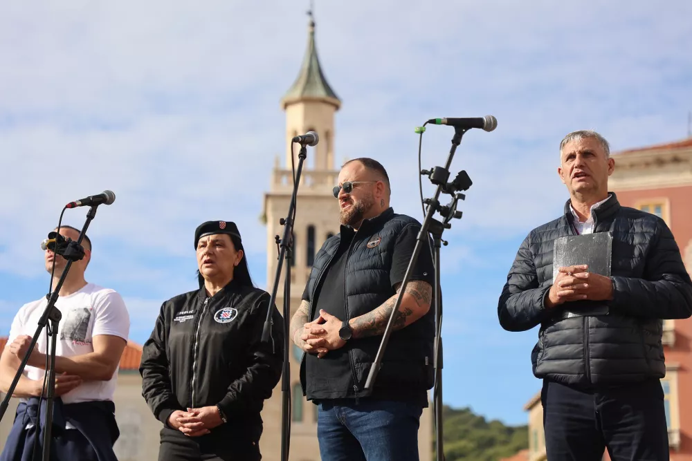 08.11.2025., Split - U organizaciji navijacke skupine Torcide na Rivi se odrzava zbog uhicenja maskiranih muskaraca koji su upali na Dane srpske kulture u Gradskom kotaru Blatine. Stipe Lekic Photo: Ivana Ivanovic/PIXSELL