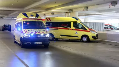 simbolična fotografija - nujna medicinska pomoč - reševalno vozilo - rešilec- 25.09.2018 - Kirurška klinika UKC Ljubljana - Urgentni kirurški blok - urgenca - reanimacijski prostor – ogled simulacije na mestu dejanskega sprejema politravmnatiziranega poškodovanca //FOTO: Luka Cjuha.