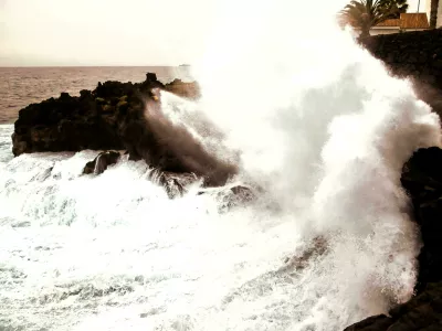 Morje je lahko brezkompromisno. Slika je simbolična.