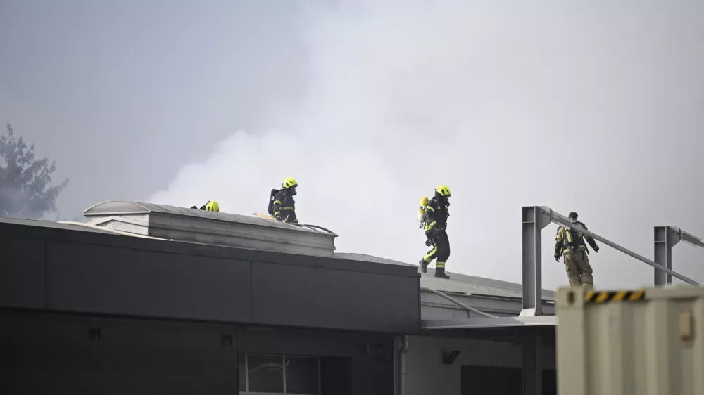 09.11.2025 Požar Preserje - LIP Radomlje - Gasilci.- gasenje požaraFoto: Nik Erik Neubauer