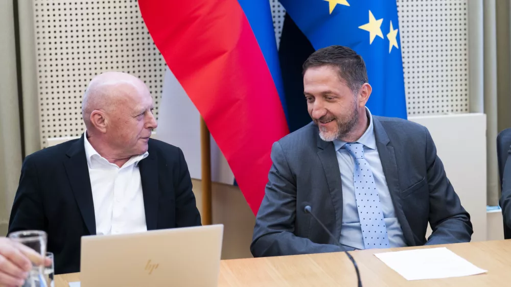 Franc PropsKlemen Bo&scaron;tjančič09.04.2025 Seja pogajalske komisije, na kateri se bodo sestale vladna pogajalska skupina in pogajalski skupini reprezentativnih sindikatov javnega sektorjaFOTO: Nik Erik Neubauer