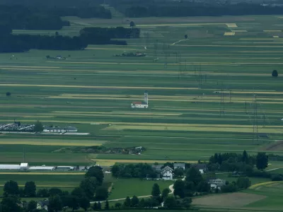 tematska fotografija - kmetijsko zemlji&scaron;če - //FOTO: Matej Pov&scaron;e