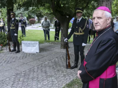ljubljanski nad&scaron;kof in metropolit Stanislav Zore- 14.05.2015 - Ob 70. obletnici konca druge svetovne vojne je predsednik Borut Pahor položil venec k Lipi sprave na Žalah, ljubljanski nad&scaron;kof msgr. Stanislav Zore pa bo ob tem opravil molitev za vse žrtve vojne in povojnega nasilja   ///FOTO: Jaka Gasar