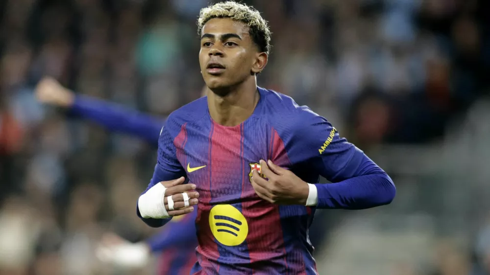 Soccer Football - LaLiga - Celta Vigo v FC Barcelona - Estadio de Balaidos, Vigo, Spain - November 9, 2025 FC Barcelona's Lamine Yamal celebrates scoring their third goal REUTERS/Miguel Vidal