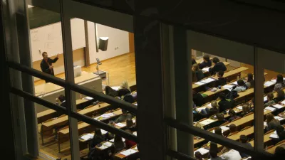 Sredi semestra zunanji predavatelji &scaron;e vedno brez pogodb