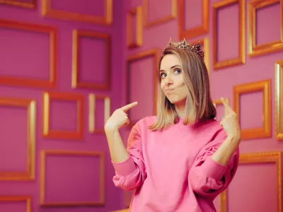 Attention seeker diva behaving princess girl feeling self-important and overconfident / Foto: Nicoletaionescu