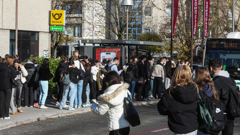 Gneča na avtobusu do in iz Fužin: &raquo;Sploh se mi ne splača več imeti urbane.&laquo;