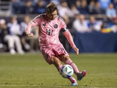 Inter Miami's Lionel Messi kicks the free kick for a goal during the second half of an MLS soccer match against the Philadelphia Union, Saturday, May 24, 2025, in Chester, Pa.. (AP Photo/Chris Szagola)