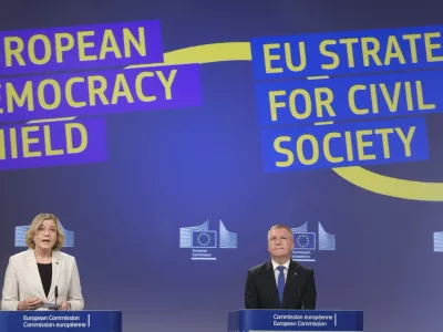 Belgija, Bruselj.Izjava za medije podpredsednice evropske komisije, pristojne za tehnolosko suverenost, Henne Virkkunen in evropskega komisarja za pravosodje Michaela McGratha ob predstavitvi pobude Evropske komisije, namenjene zasciti demokracije v EU, in strategije Evropske komisije o podpori civilni druzbi.