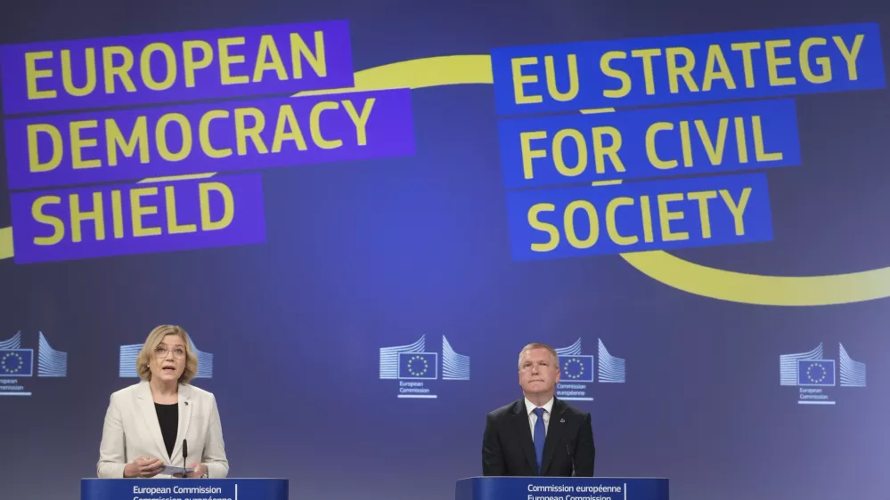 Belgija, Bruselj.Izjava za medije podpredsednice evropske komisije, pristojne za tehnolosko suverenost, Henne Virkkunen in evropskega komisarja za pravosodje Michaela McGratha ob predstavitvi pobude Evropske komisije, namenjene zasciti demokracije v EU, in strategije Evropske komisije o podpori civilni druzbi.