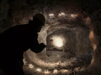 - kra&scaron;ka jama - - 12.12.2015 - iskalna akcija in uničenje neeksplodiranih ubojnih sredstev, Ren&scaron;ki vrh nad Novo Gorico  ///FOTO: Luka Cjuha.