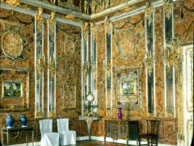 Uničena soba na ročno barvani fotografiji iz leta 1931 / Foto: Branson Decou/wikipedia